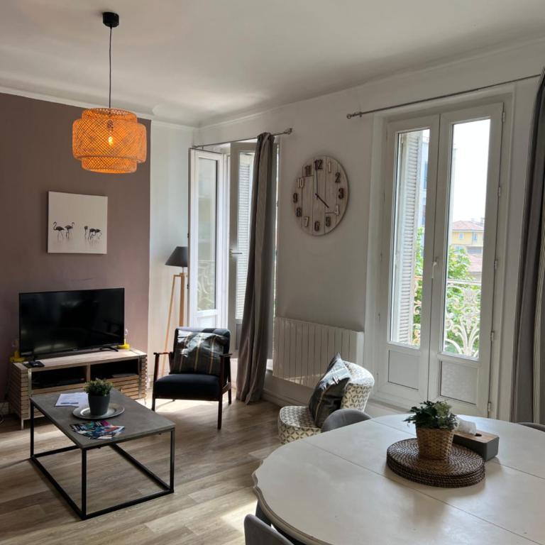 Magnifique Appartement 3 pièces Joliette Marseille PARKING PRIVATIF - Appartement 2 Chambres - 2