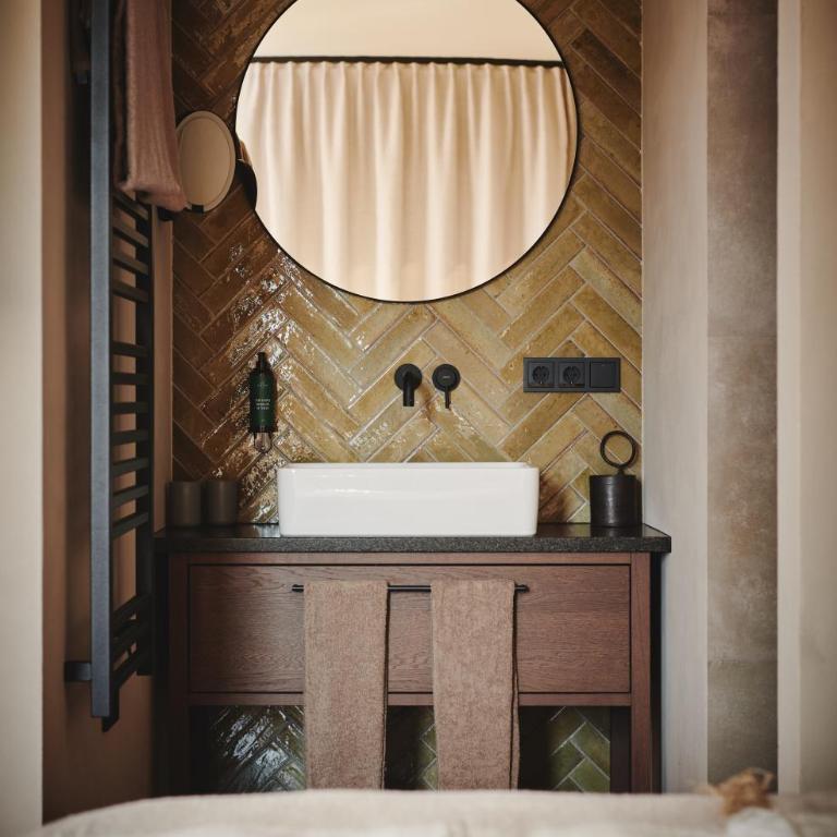 Boutiquehotel DAS ZEITWERT - Deluxe Doppelzimmer mit Balkon - 4