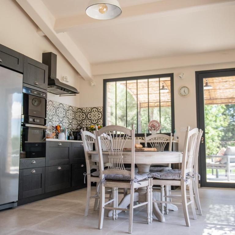 Bastide Toujours Dimanche, Maison de vacances avec vue & piscine chauffée - Maison 2 Chambres - 6