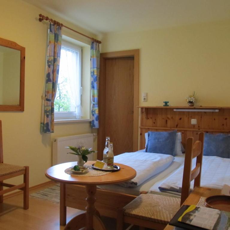 Landhaus Neubauer - Zimmer - Einzelzimmer mit Balkon - 1
