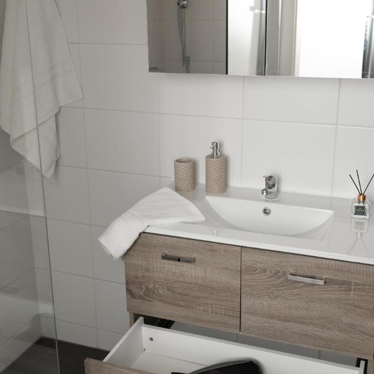 Fresh Apartment with Terrace + Free Parking - Apartment mit 1 Schlafzimmer - 10
