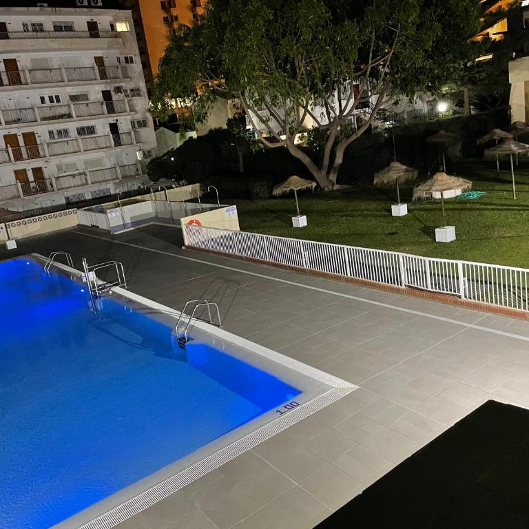Apartamento totalmente reformado con piscina y jardines al lado de la playa de la Carihuela - Estudio con vistas al mar - 7