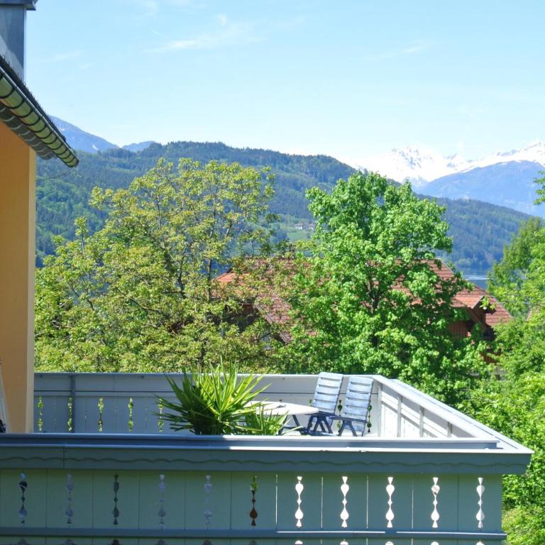 Landhaus Neubauer - Apartment mit einem Balkon und einer Terrasse im Erdgeschoss - 1
