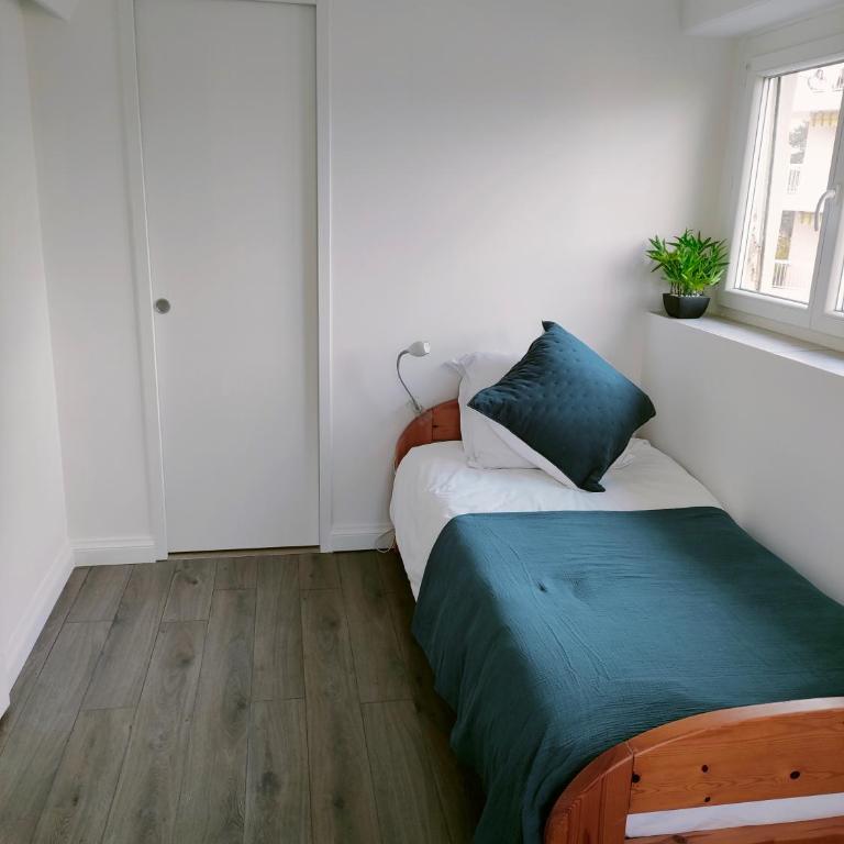3 rooms, 2 bathrooms, in a villa. Lightfull, quiet and charm - Appartement 3 Chambres - 15