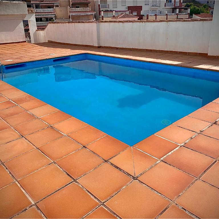 Precioso apartamento cerca del mar con wifi, piscina y parking - Two-Bedroom Apartment - 17
