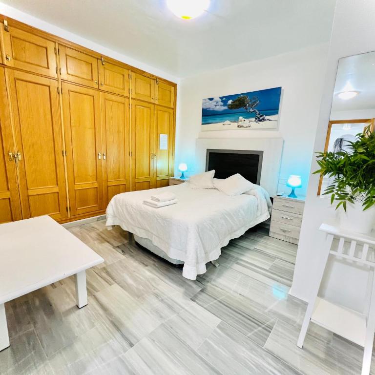 Precioso apartamento cerca del mar con wifi, piscina y parking - Two-Bedroom Apartment - 2