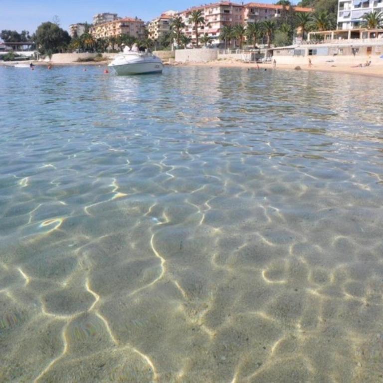 Ajaccio magnifique T2 40m2 centre ville vue mer au bord de la plage neuf 5 personnes Clim wifi balcon parking privé fermé - Apartment mit 1 Schlafzimmer - 22