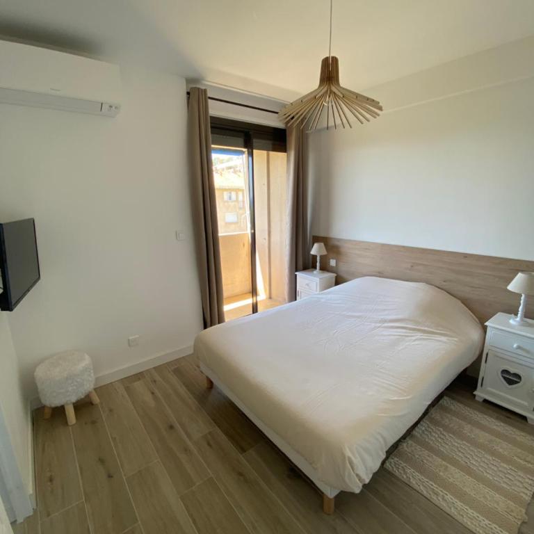 Ajaccio magnifique T2 40m2 centre ville vue mer au bord de la plage neuf 5 personnes Clim wifi balcon parking privé fermé - Apartment mit 1 Schlafzimmer - 11