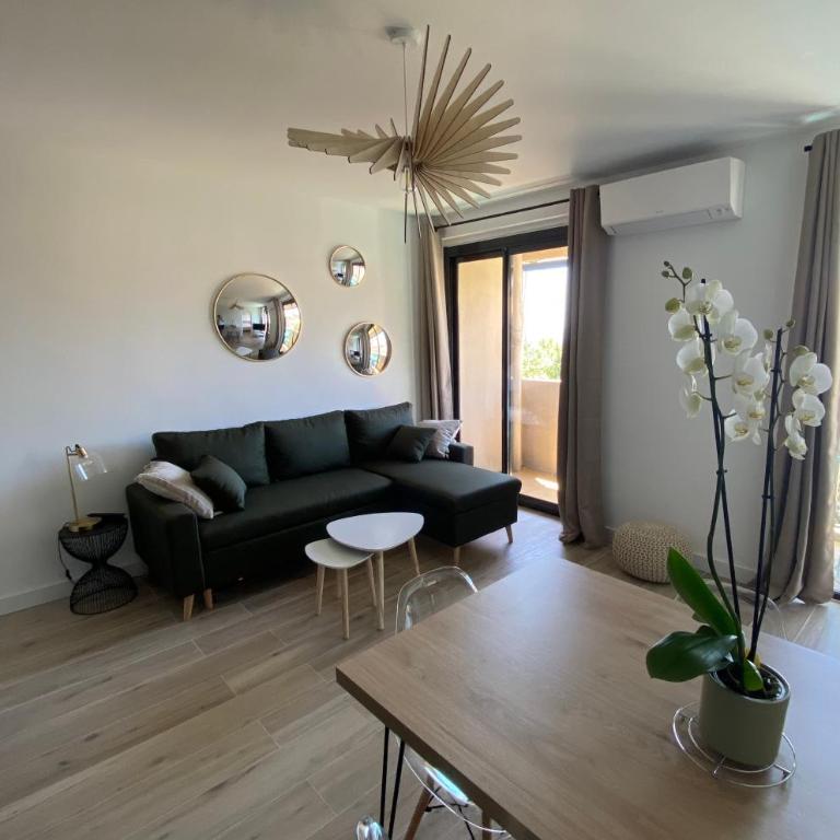 Ajaccio magnifique T2 40m2 centre ville vue mer au bord de la plage neuf 5 personnes Clim wifi balcon parking privé fermé - Apartment mit 1 Schlafzimmer - 8