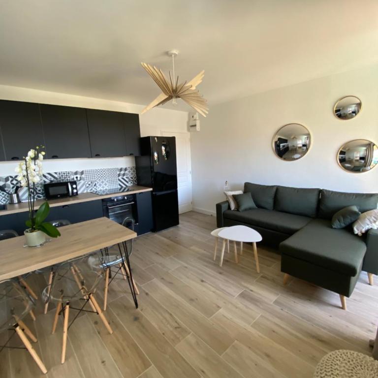 Ajaccio magnifique T2 40m2 centre ville vue mer au bord de la plage neuf 5 personnes Clim wifi balcon parking privé fermé - Apartment mit 1 Schlafzimmer - 7