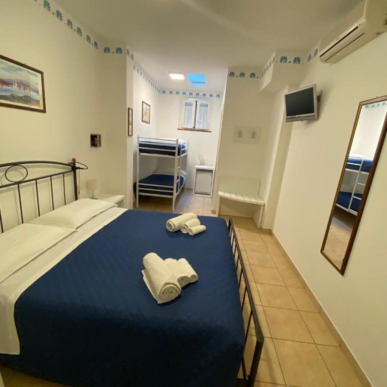 Hotel "Il Parco" B&B Sirolo - Habitación Cuádruple Económica con ventana pequeña - 10