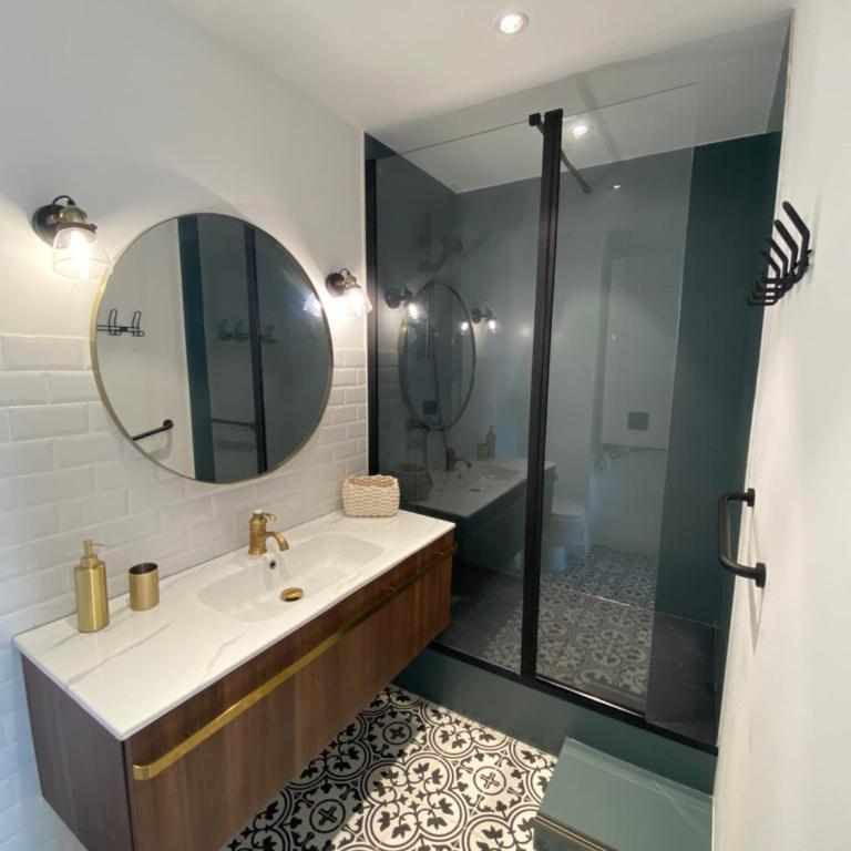 Ajaccio magnifique T2 40m2 centre ville vue mer au bord de la plage neuf 5 personnes Clim wifi balcon parking privé fermé - Apartment mit 1 Schlafzimmer - 10