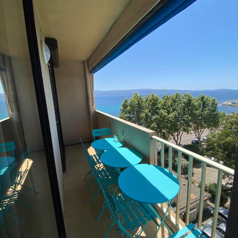 Ajaccio magnifique T2 40m2 centre ville vue mer au bord de la plage neuf 5 personnes Clim wifi balcon parking privé fermé - Apartment mit 1 Schlafzimmer - 6