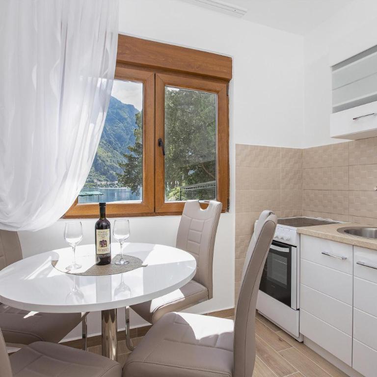 Muo Sea Front Apartments Kotor - Apartment with Sea View - 10