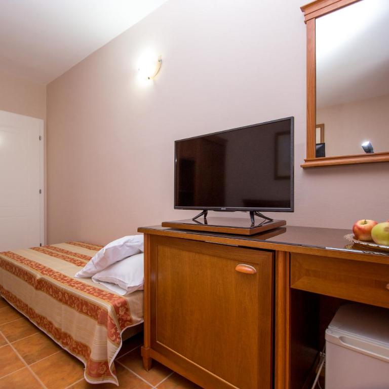 Vila Lazovic - Triple Room with Private Bathroom - 2