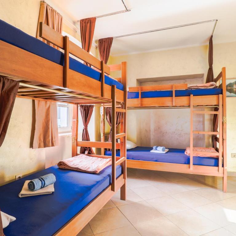 Montenegro Hostel 4U - Single Bed in 10-Bed Dormitory Room - 6