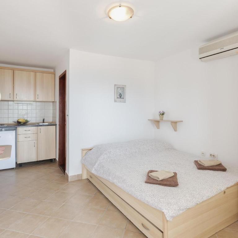Crystal Sky Apartments - Studio with Sea View - 18