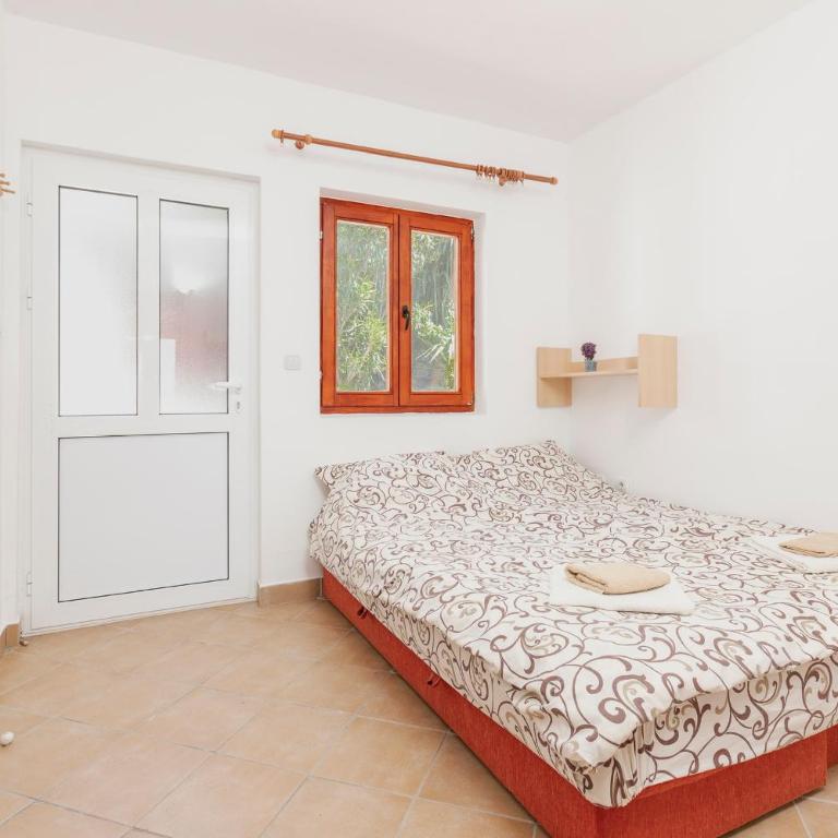 Crystal Sky Apartments - Two-Bedroom Apartment - 10
