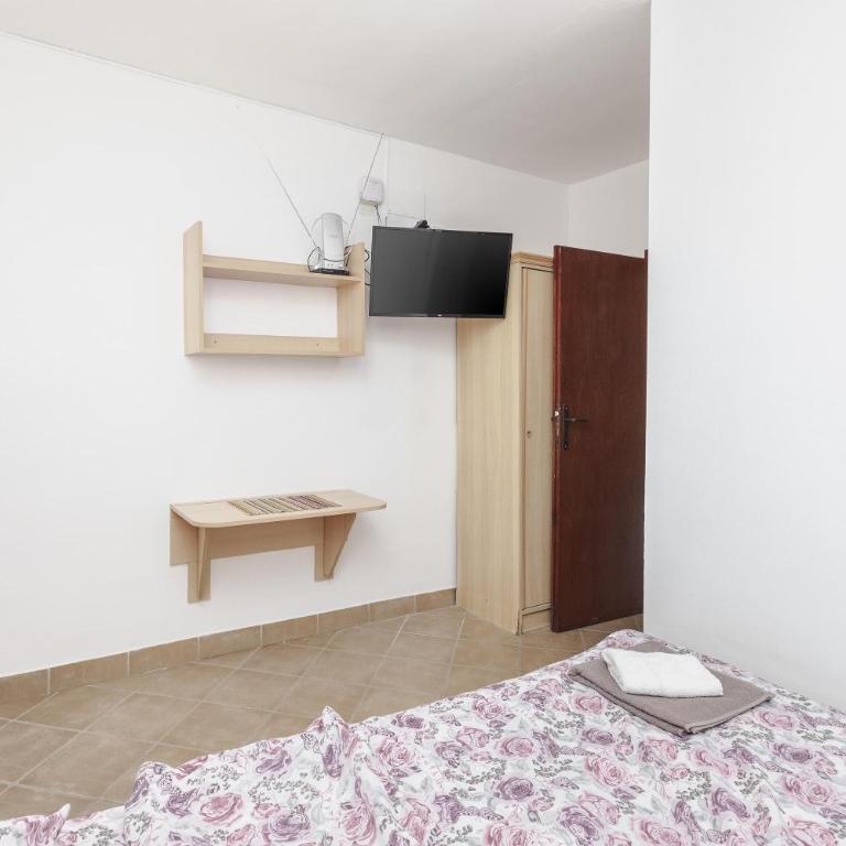Crystal Sky Apartments - Two-Bedroom Apartment - 25