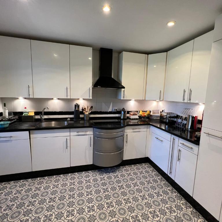 MARBELLA LUXUEUX DUPLEX 3 CH.- 3 BAINS - 155 M² + 100 M² TERRASSES - Apartamento - 34