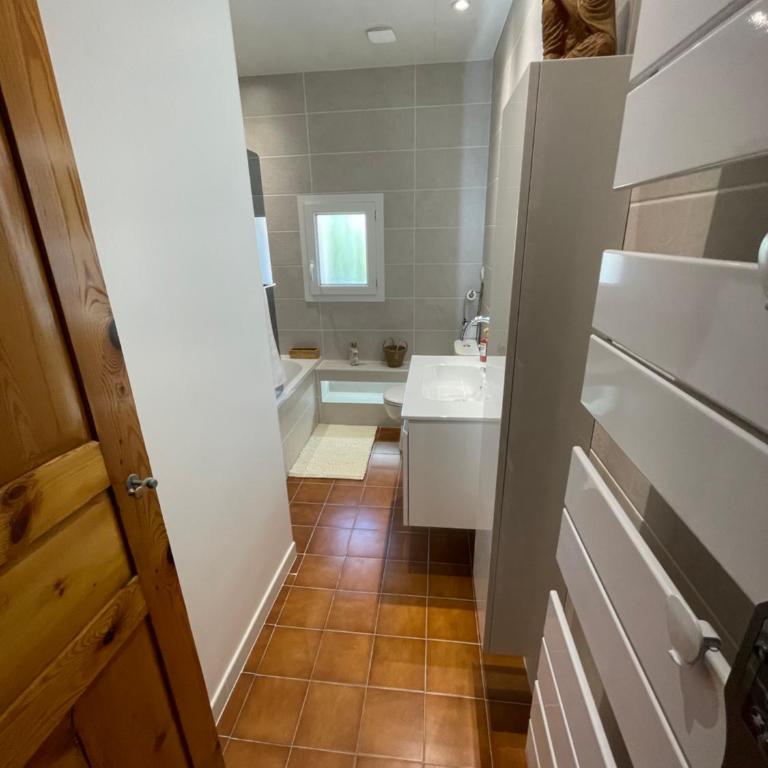 Maison de ville a 5 min à pied de la tour Luma - Casa de 2 dormitorios - 10