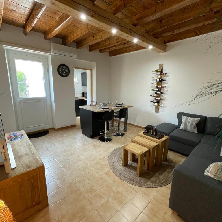 Maison de ville a 5 min à pied de la tour Luma - Casa de 2 dormitorios - 1