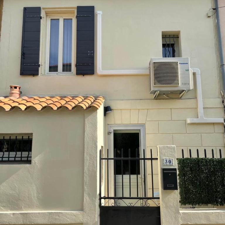 Maison de ville a 5 min à pied de la tour Luma - Casa de 2 dormitorios - 2