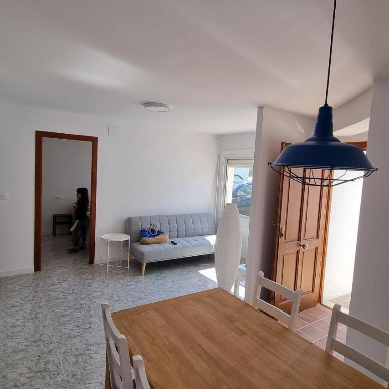 Apartamento renovado en Barrio de los Pescadores - Three-Bedroom Apartment - 13