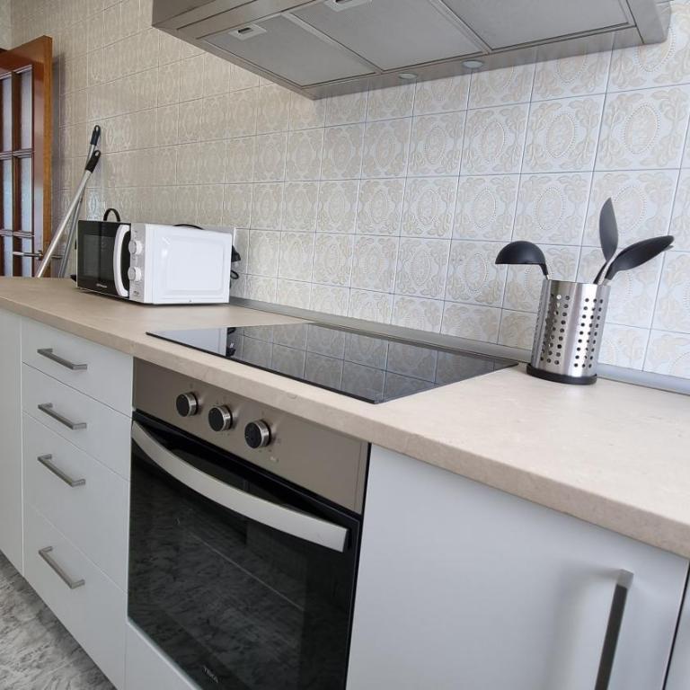 Apartamento renovado en Barrio de los Pescadores - Three-Bedroom Apartment - 7