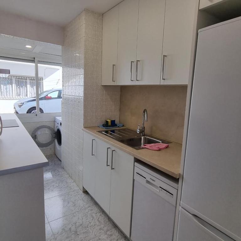 Apartamento renovado en Barrio de los Pescadores - Three-Bedroom Apartment - 6