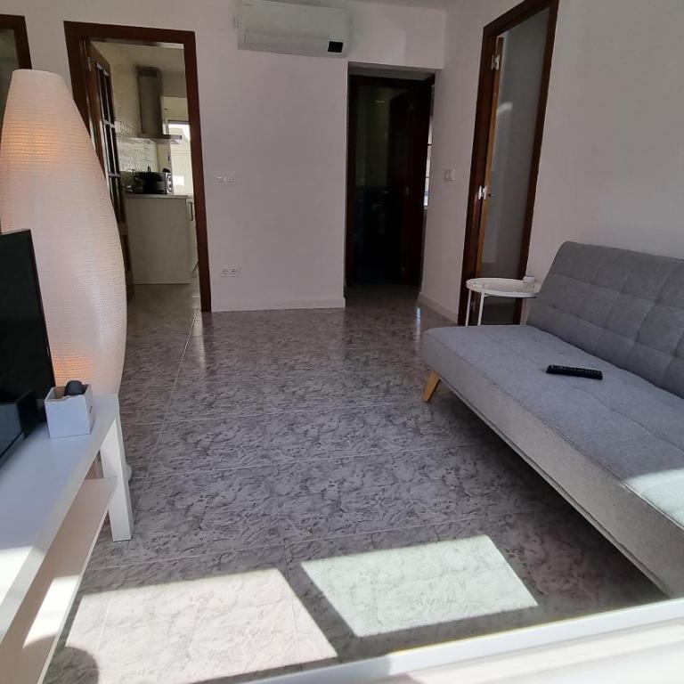 Apartamento renovado en Barrio de los Pescadores - Three-Bedroom Apartment - 8
