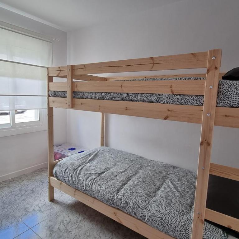 Apartamento renovado en Barrio de los Pescadores - Three-Bedroom Apartment - 5