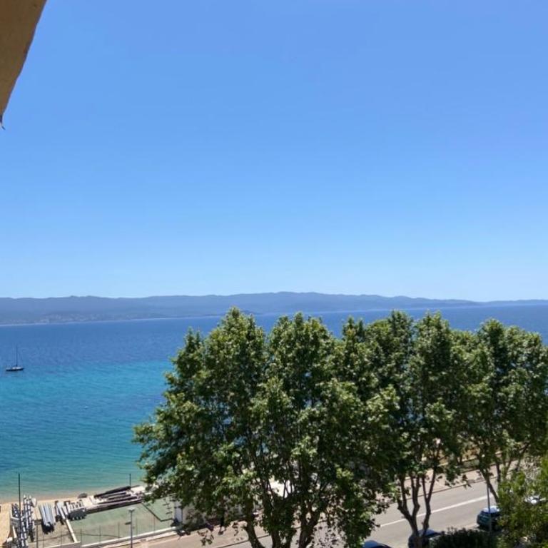Ajaccio magnifique T2 40m2 centre ville vue mer au bord de la plage neuf 5 personnes Clim wifi balcon parking privé fermé - Apartment mit 1 Schlafzimmer - 5
