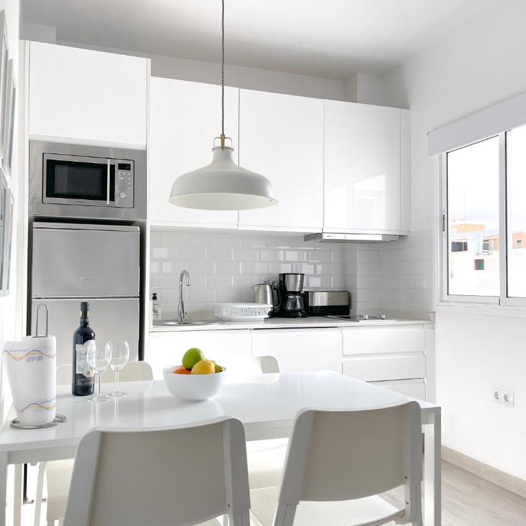 Bright Modern 1 bedroom Apartment 10mins from Las Canteras Beach - Apartamento de 1 dormitorio - 1