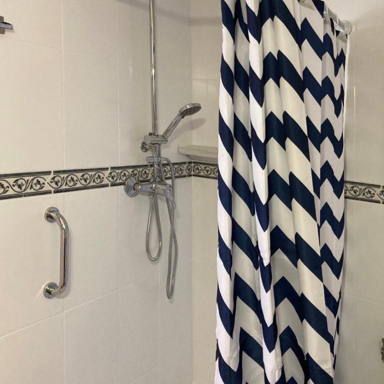 EL Paso - Three-Bedroom Apartment - 25