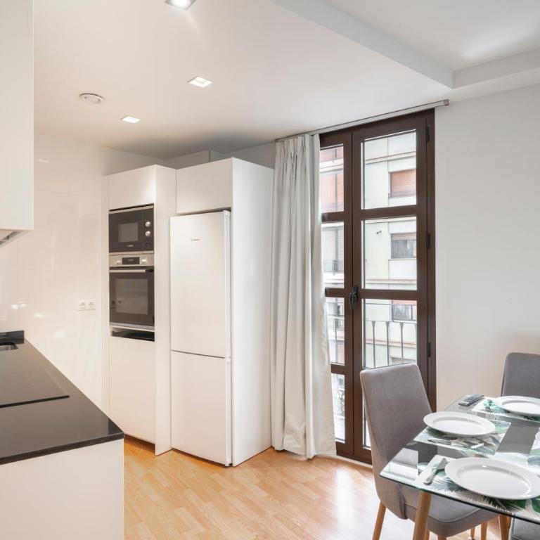 Plaza Nueva HOMES - Superior Apartment with Balcony - 13