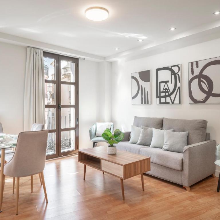 Plaza Nueva HOMES - Superior Apartment with Balcony - 2