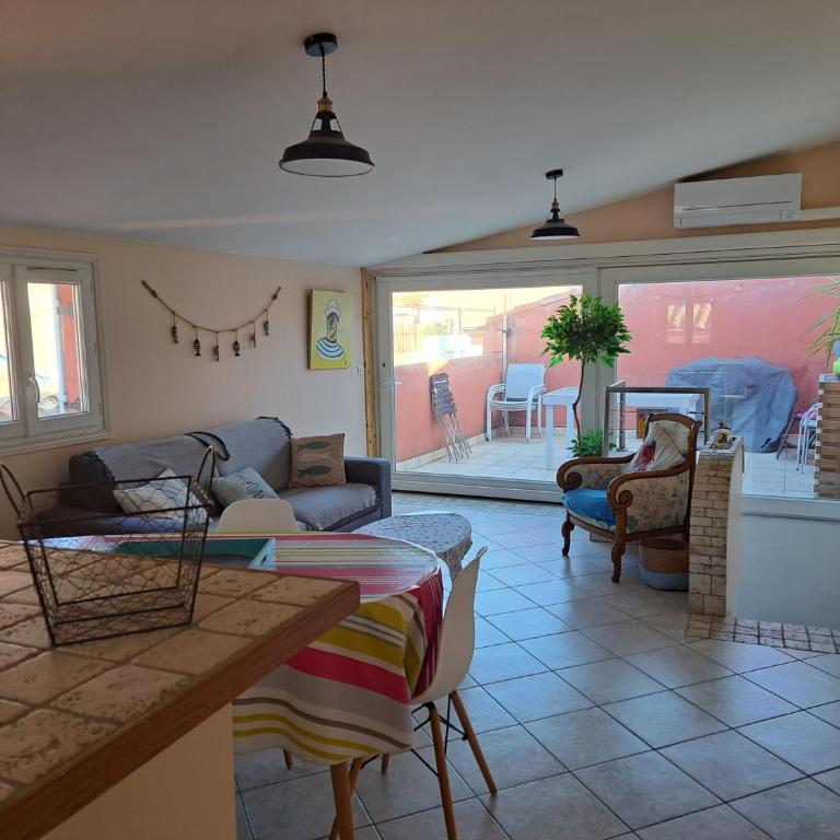 La tropezienne, Duplex 73 m2, 100 m du port, climatisation, grande terrasse - Apartment mit 3 Schlafzimmern - 1