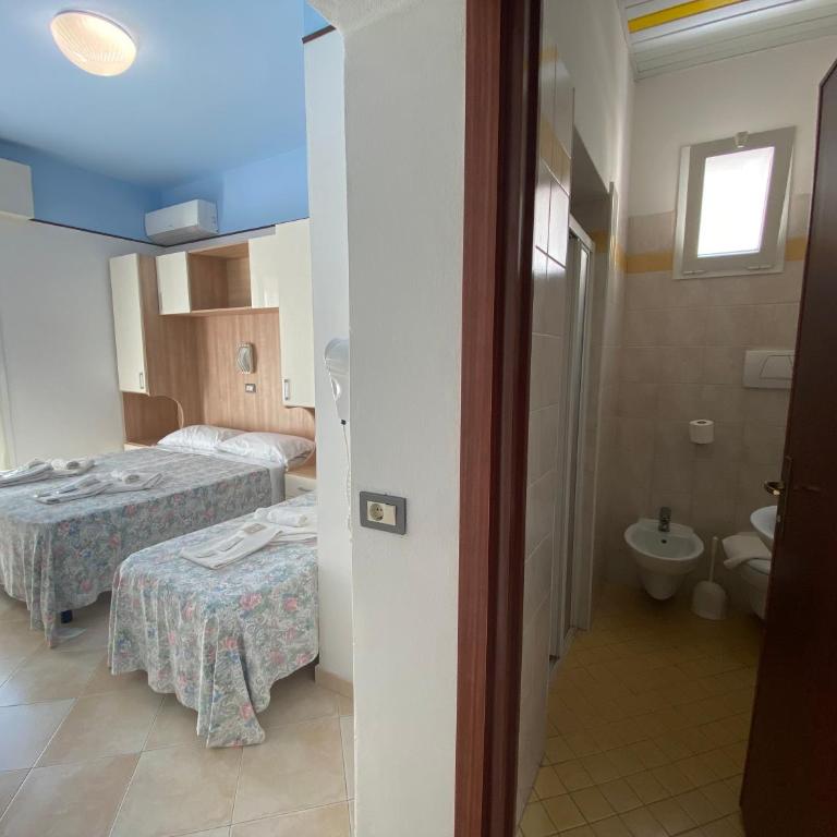 Hotel Nanni Garnì - Triple Room with Balcony - 10