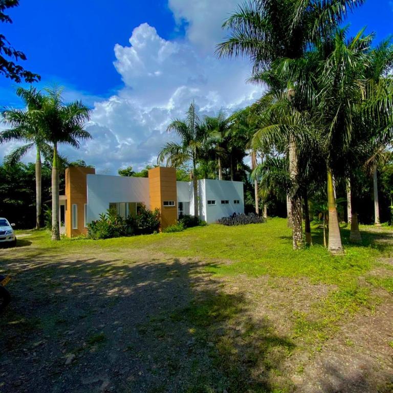 Casa blanca, casa campestre Restrepo - Villa with Private Pool - 11