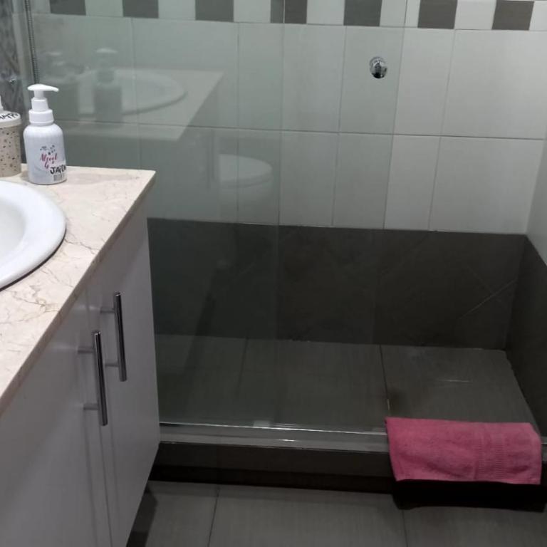 Rep Salvador, Quito 2-bedroom condo with parking and Netflix - Apartamento de 2 dormitorios - 25
