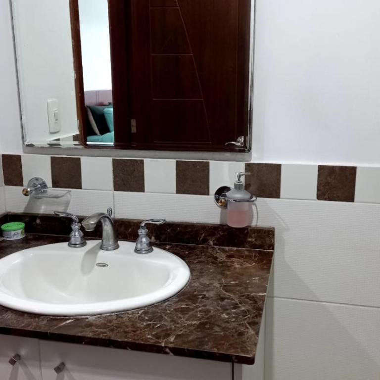 Rep Salvador, Quito 2-bedroom condo with parking and Netflix - Apartamento de 2 dormitorios - 54