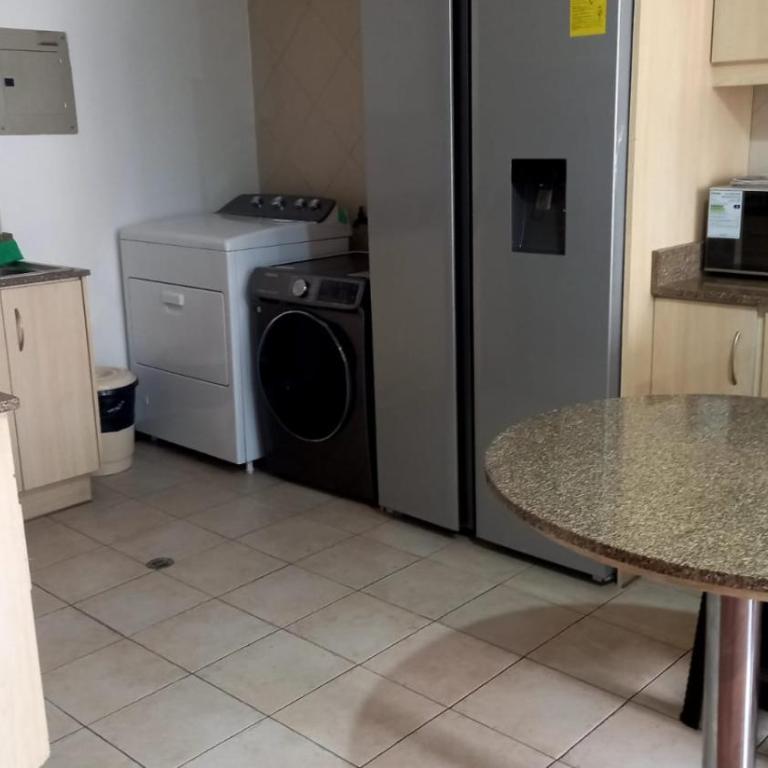 Rep Salvador, Quito 2-bedroom condo with parking and Netflix - Apartamento de 2 dormitorios - 48