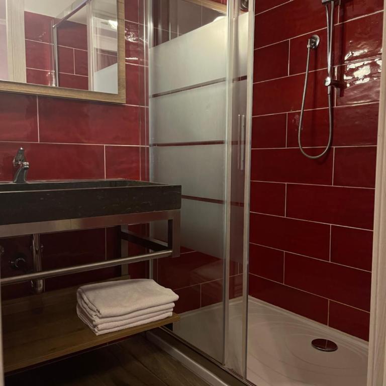 Iris Guest House - Camera Tripla con Bagno Privato - 16
