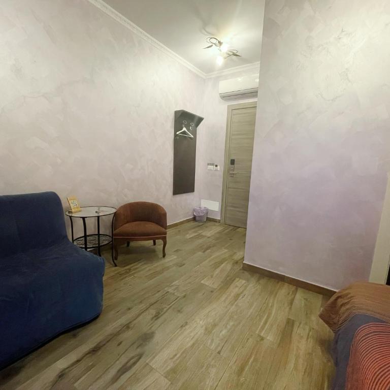 Iris Guest House - Camera Tripla con Bagno Privato - 13