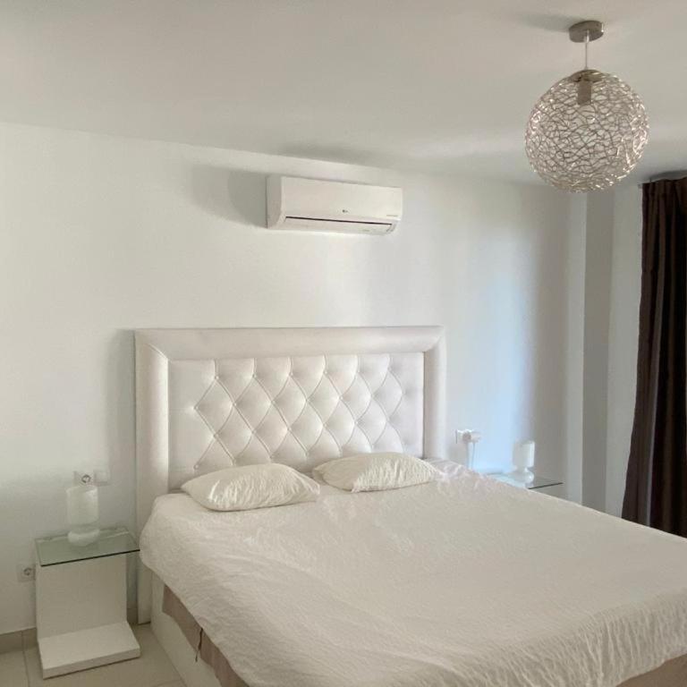 Half of the luxury villa with sea view and pool in natural park - Three-Bedroom Villa - 3
