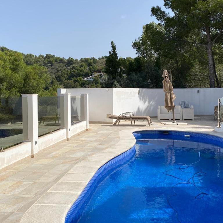Half of the luxury villa with sea view and pool in natural park - Three-Bedroom Villa - 4
