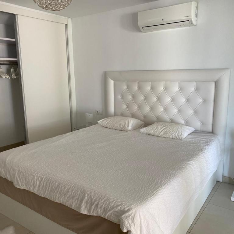 Half of the luxury villa with sea view and pool in natural park - Three-Bedroom Villa - 5