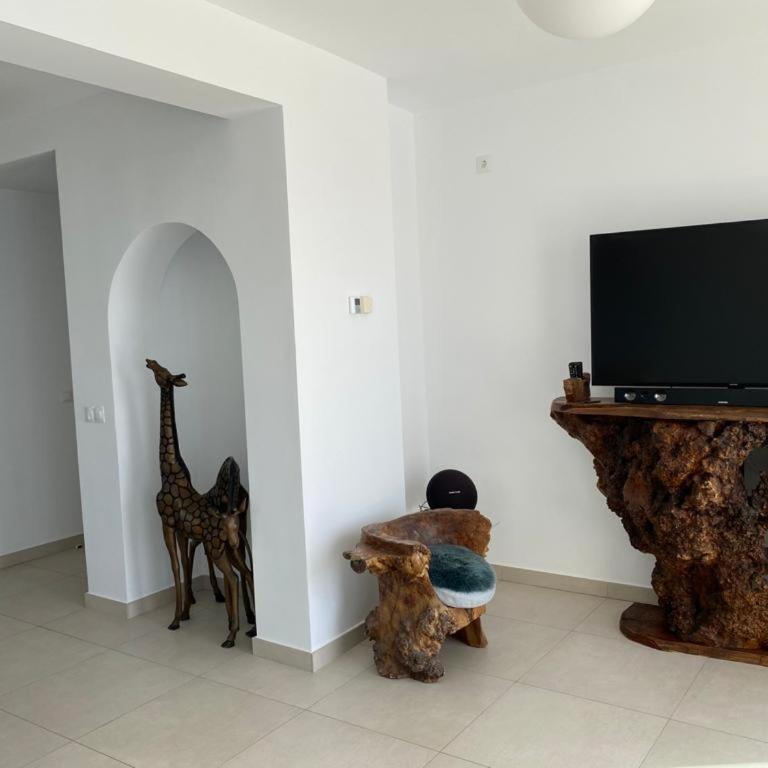Half of the luxury villa with sea view and pool in natural park - Deluxe Villa - 3