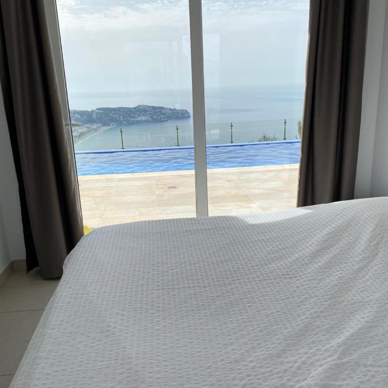 Half of the luxury villa with sea view and pool in natural park - Deluxe Villa - 11
